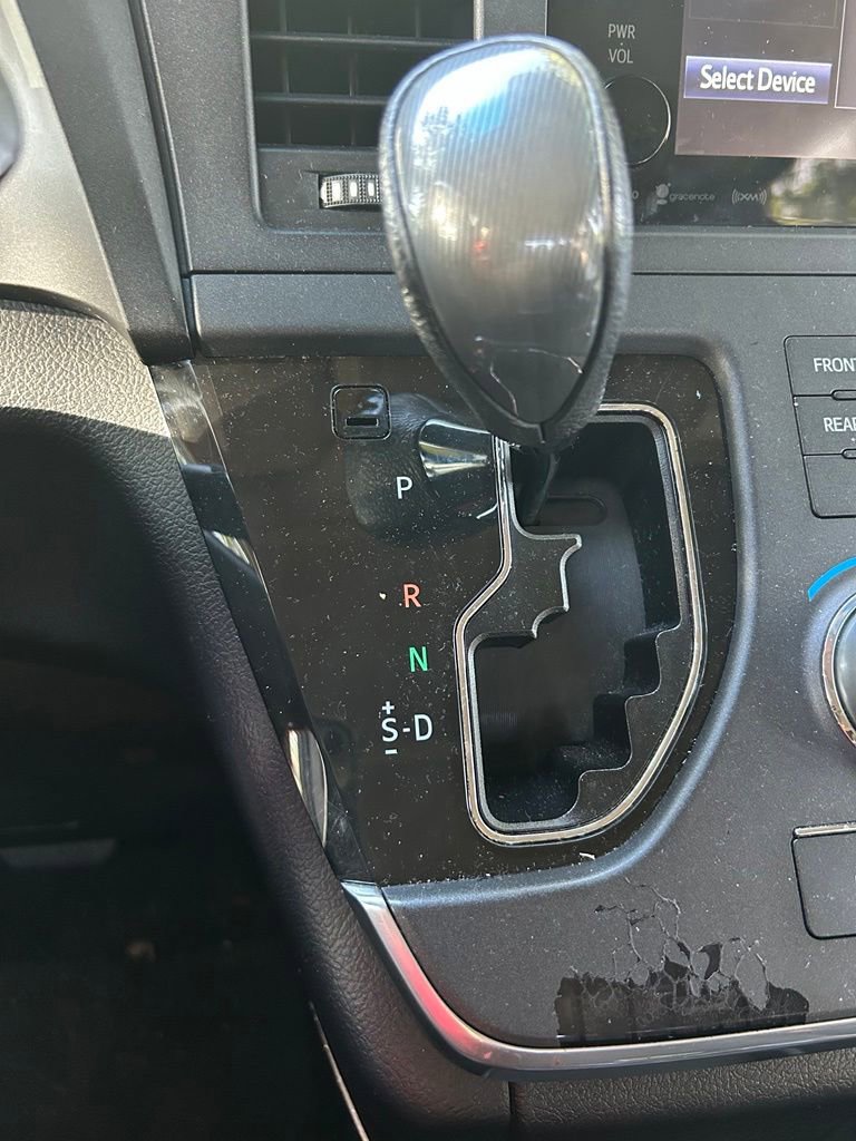Used 2016 Toyota Sienna SE FWD image 27