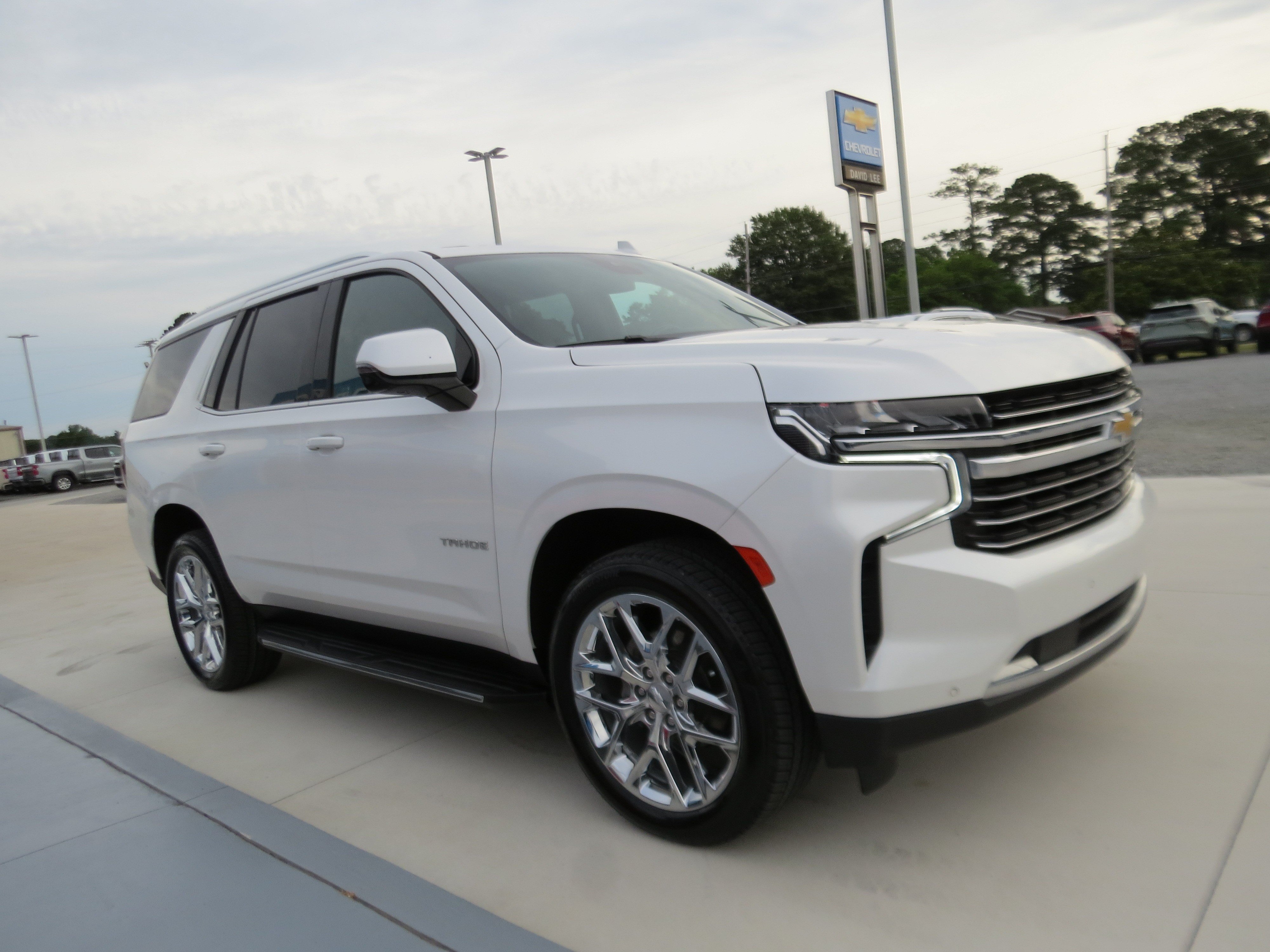 Used 2024 Chevrolet Tahoe LT w/ Luxury Package AWD/4WD image 6