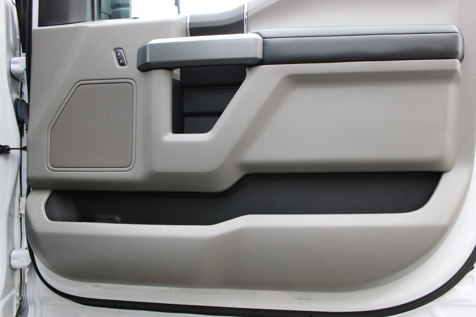 Used 2018 Ford F150 XLT image 3