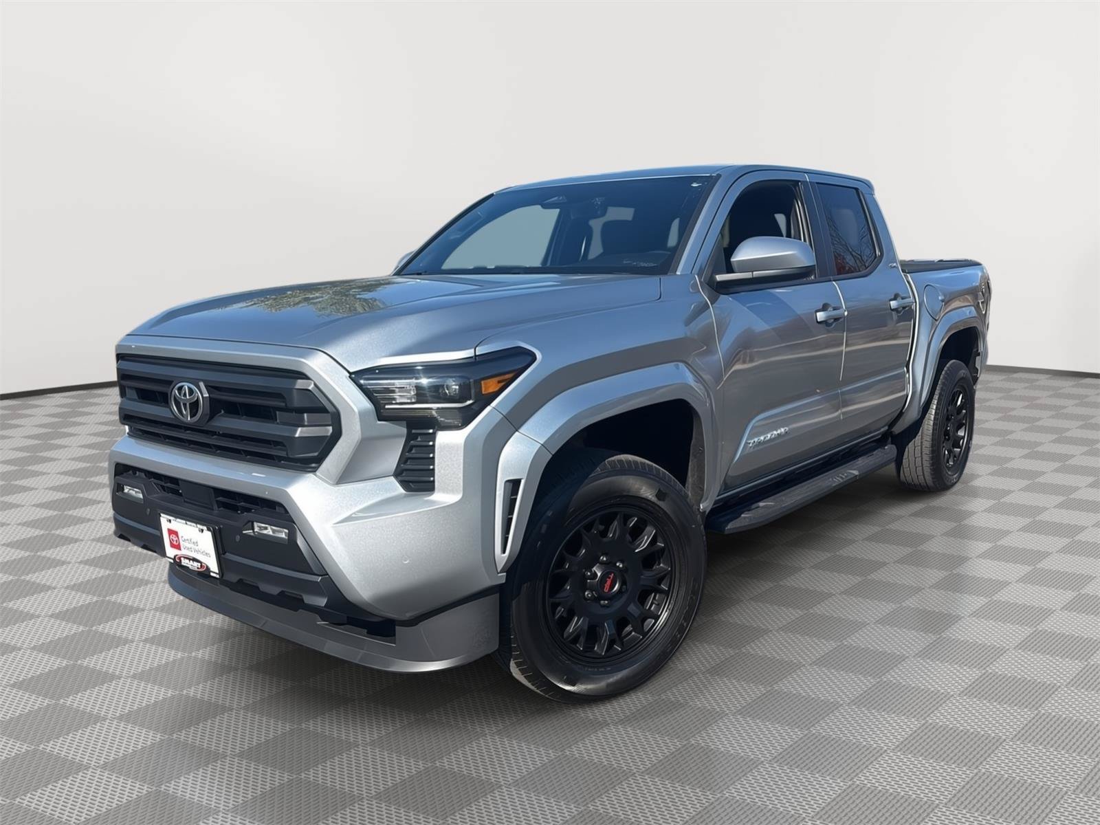 Used 2024 Toyota Tacoma SR5 AWD/4WD image 1