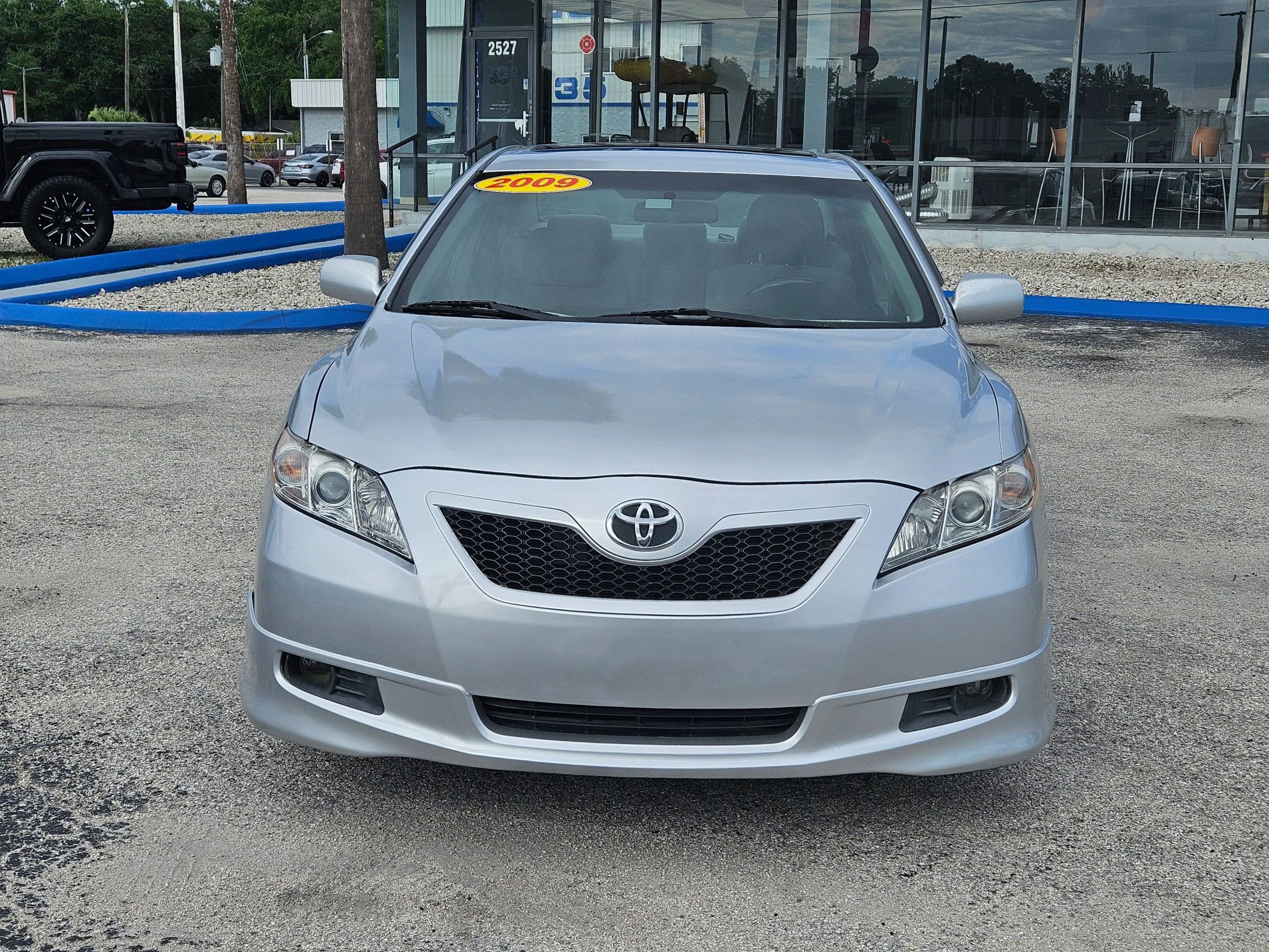 Used 2009 Toyota Camry SE FWD image 3