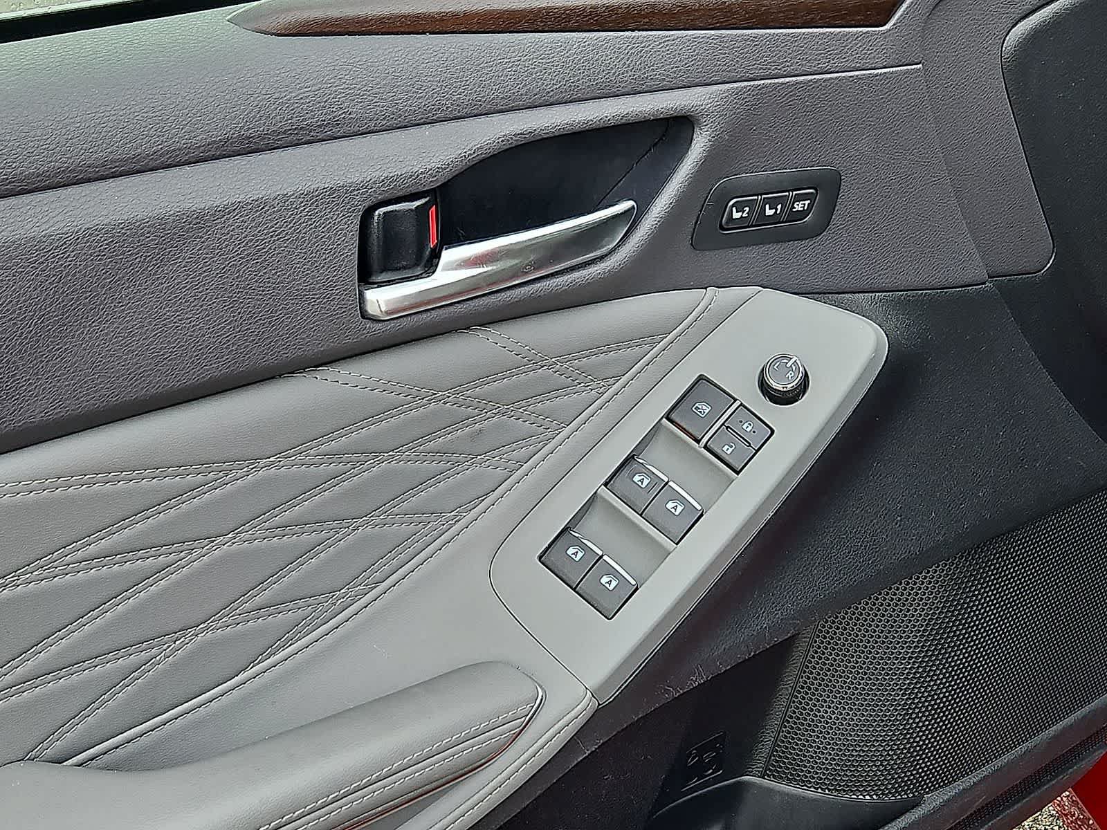 Used 2020 Toyota Avalon Limited FWD image 30
