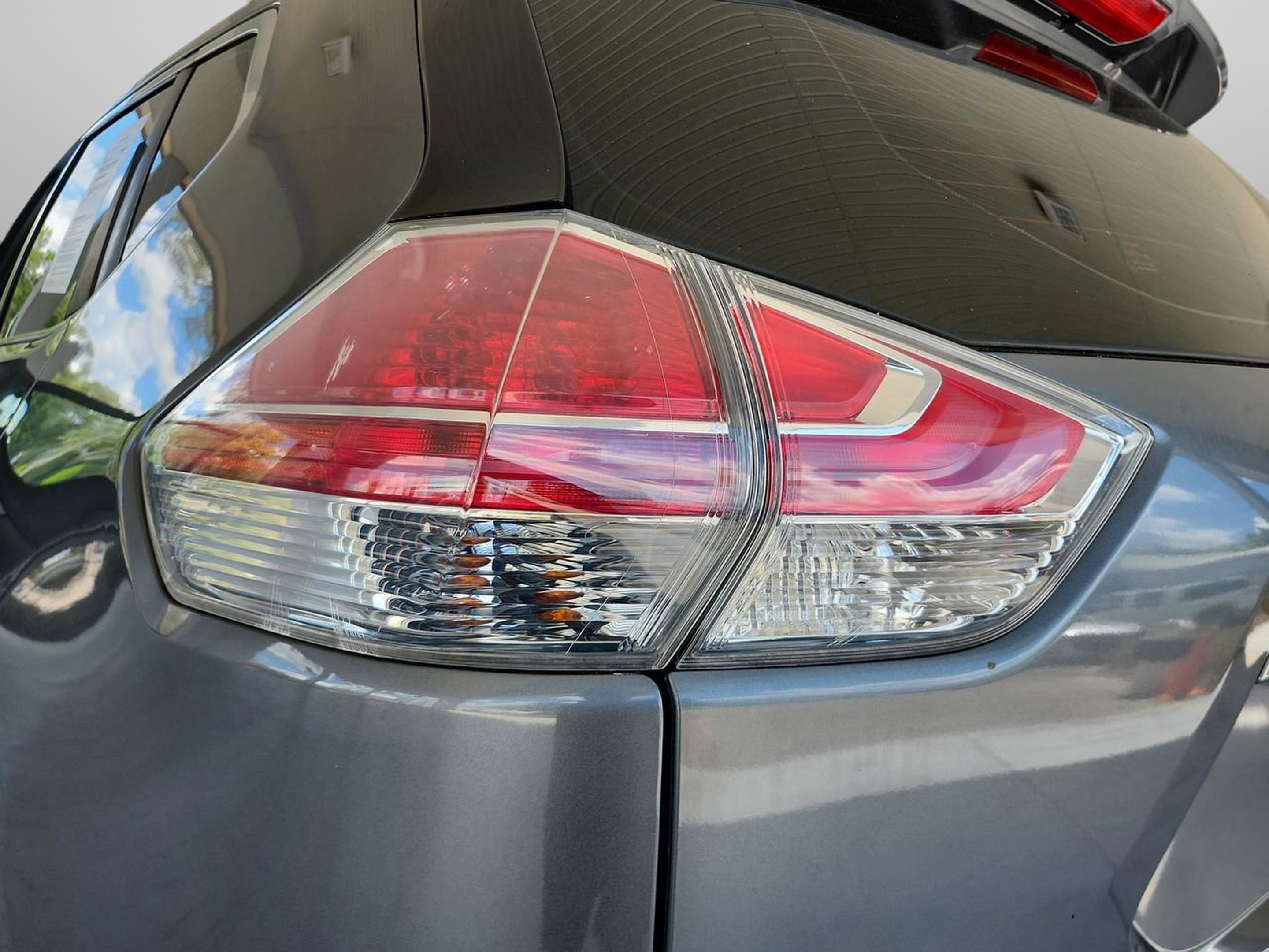 Used 2016 Nissan Rogue S FWD image 32