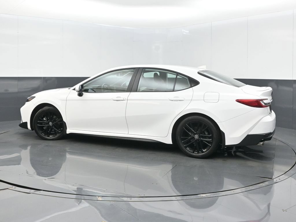 Used 2025 Toyota Camry SE w/ Convenience Package FWD image 5