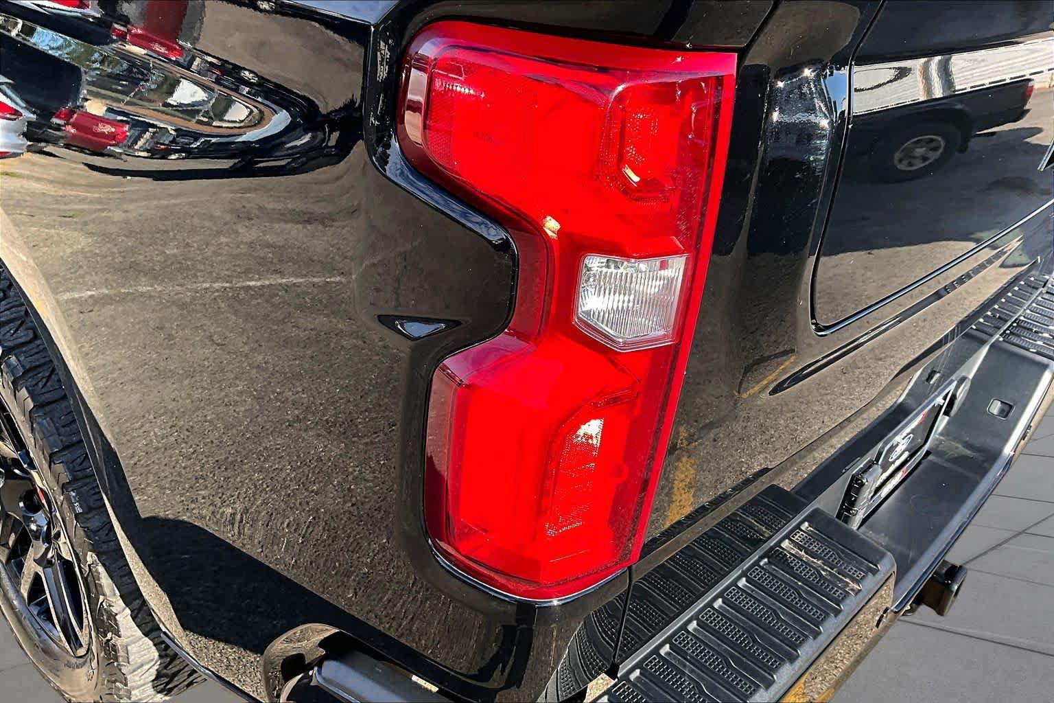 Used 2024 Chevrolet Silverado 1500 High Country w/ Midnight Edition AWD/4WD image 30