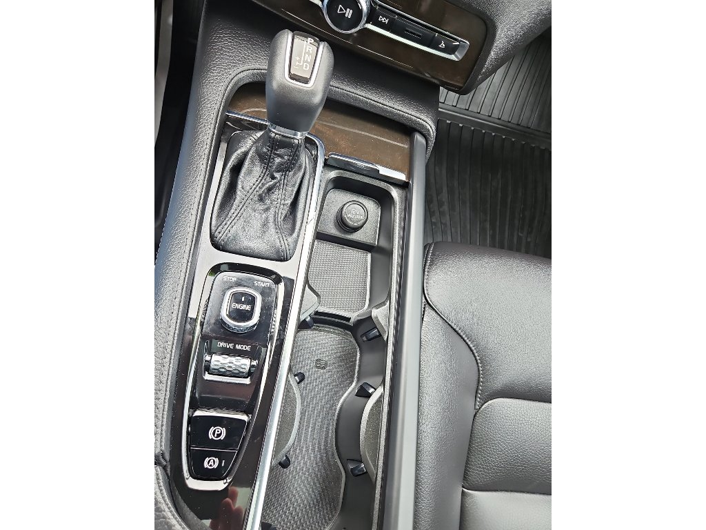 Used 2017 Volvo XC90 T6 Momentum w/ Vision Package AWD/4WD image 30