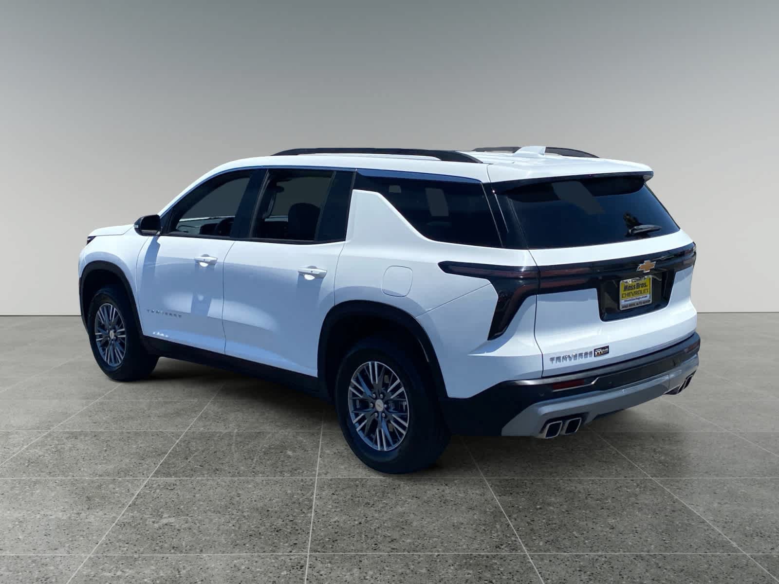 Used 2025 Chevrolet Traverse LT FWD image 3
