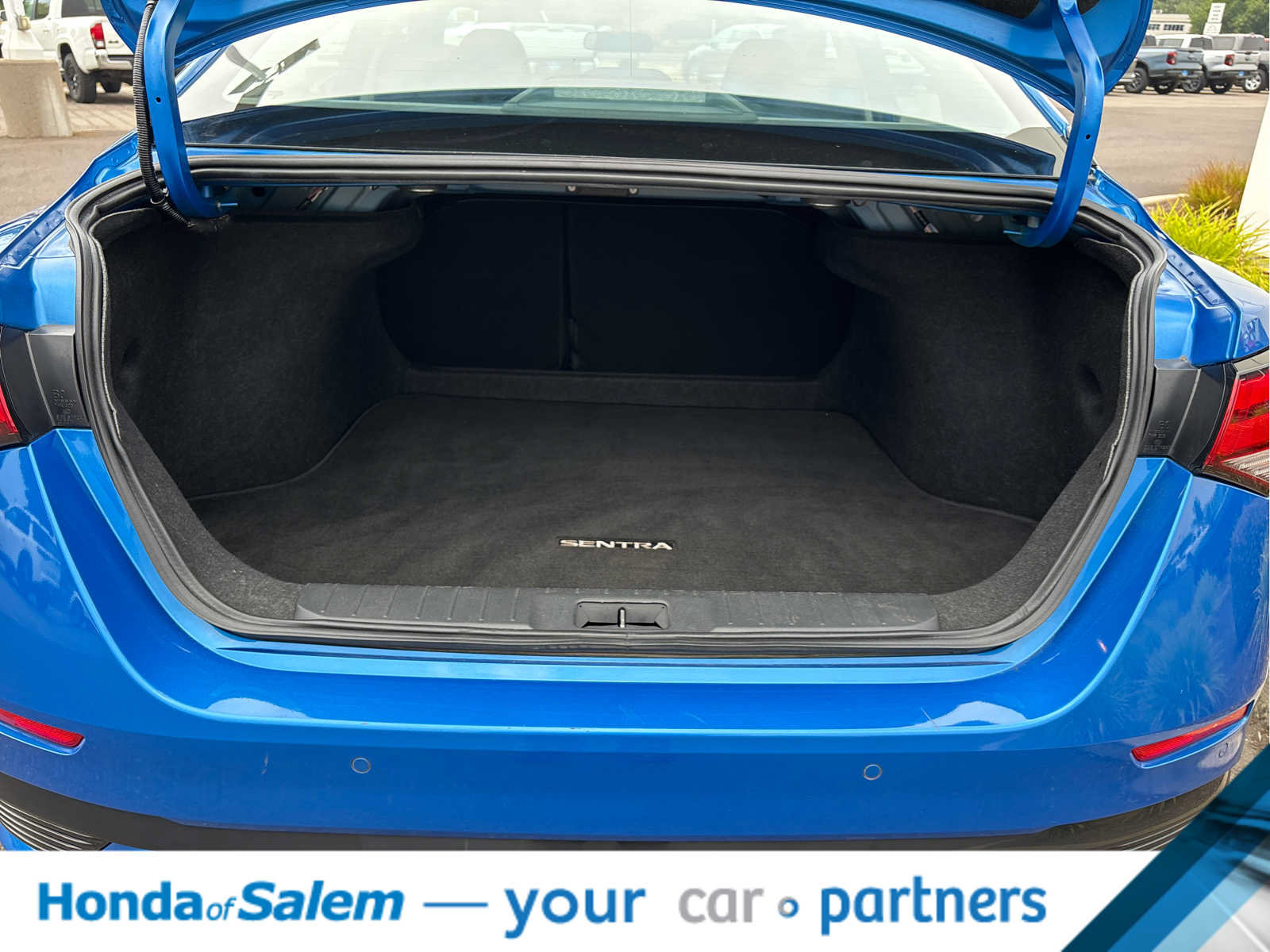 Used 2025 Nissan Sentra SR FWD image 19
