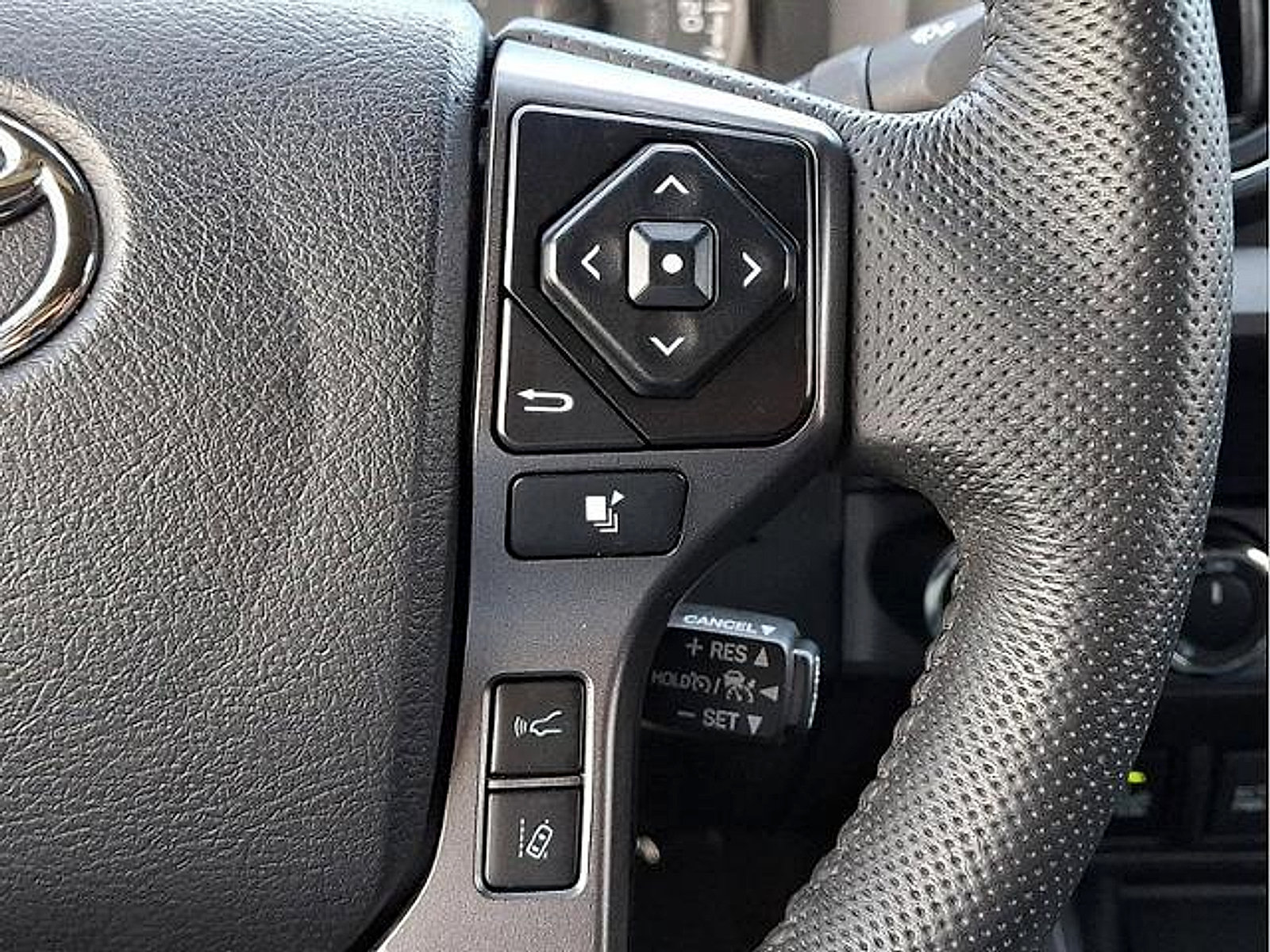 Used 2021 Toyota Tacoma TRD Off-Road w/ TRD Premium Off Road Package AWD/4WD image 24