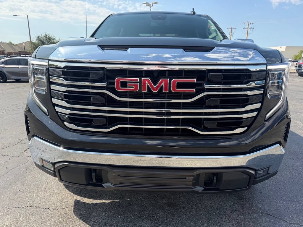 Used 2023 GMC Sierra 1500 SLT w/ SLT Premium Package AWD/4WD image 8