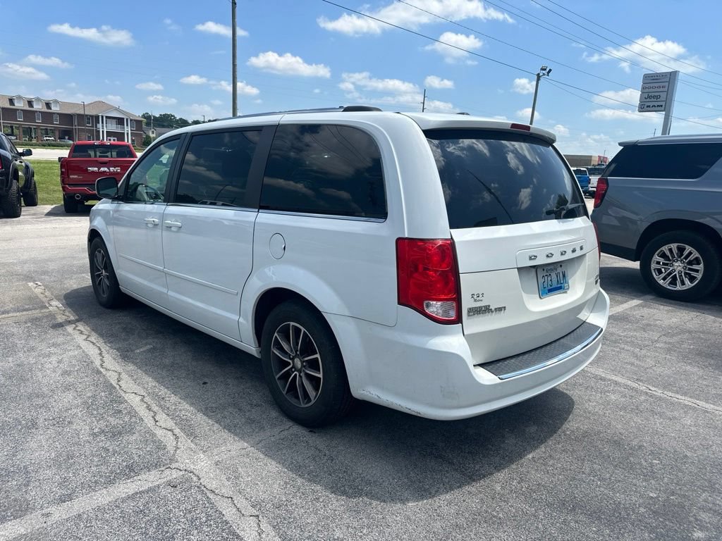 Used 2017 Dodge Grand Caravan SXT FWD image 4
