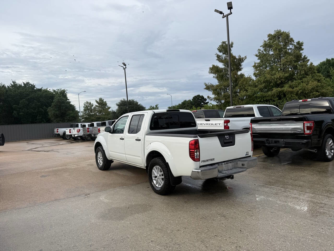 Used 2017 Nissan Frontier SV RWD image 4