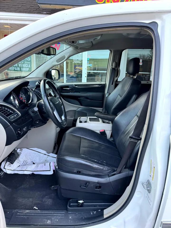 Used 2012 Chrysler Town & Country Touring-L w/ Entertainment Group #2 image 11