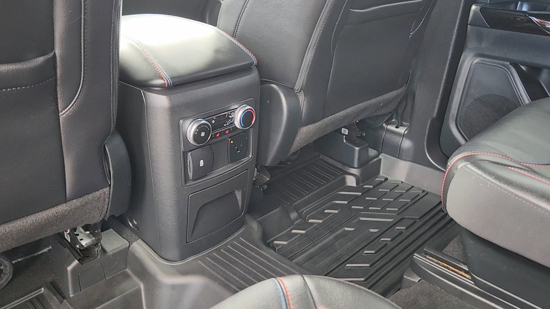 Used 2023 Ford Explorer ST w/ ST Appearance Package image 18