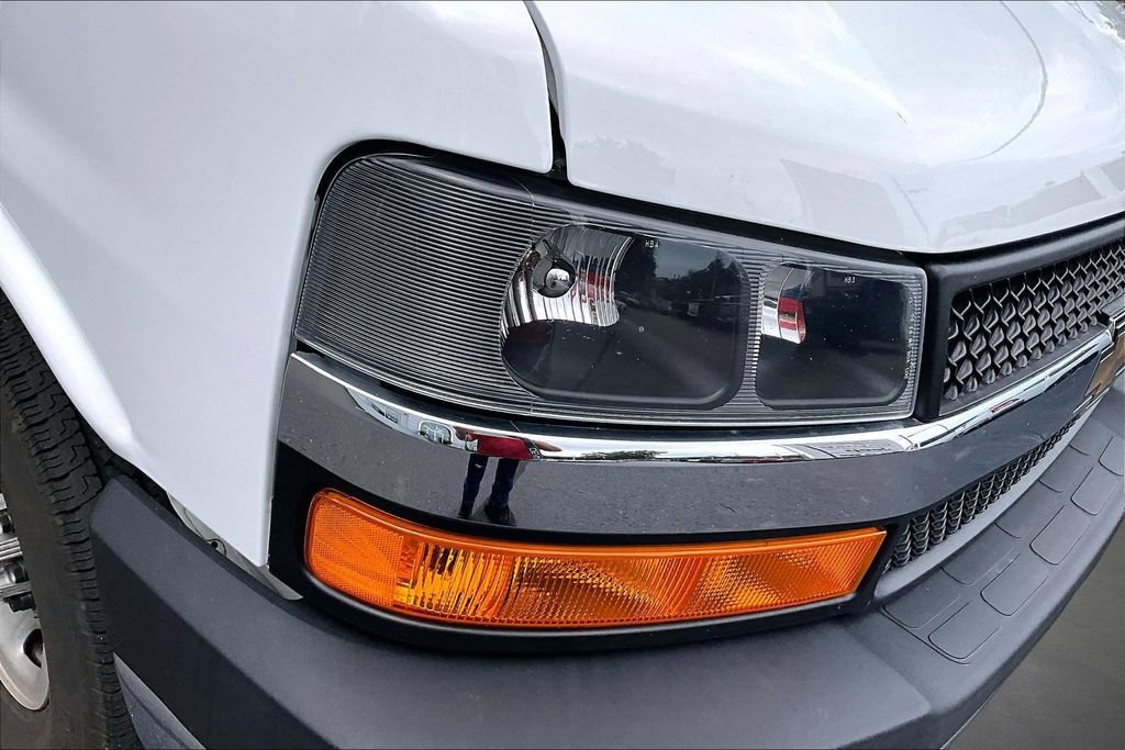 Used 2024 Chevrolet Express 3500 LT w/ LT Preferred Equipment Group RWD image 29