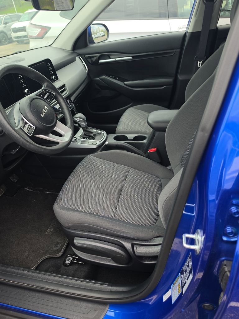 Certified 2024 Kia Seltos LX image 3
