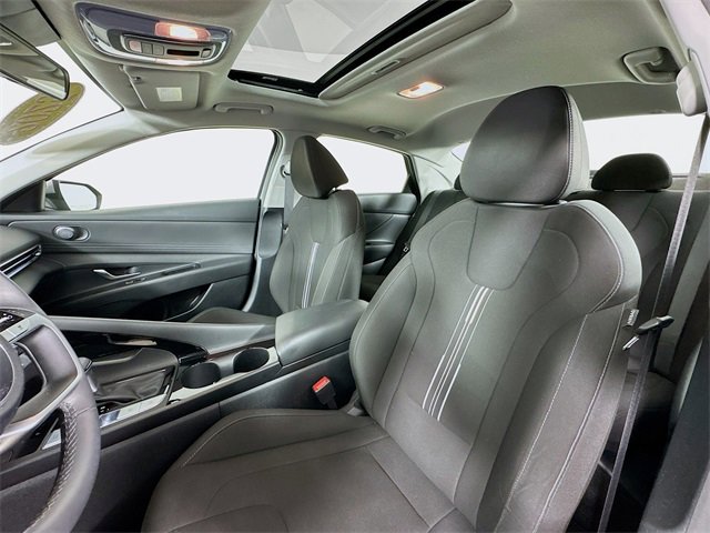 Used 2025 Hyundai Elantra SEL image 11
