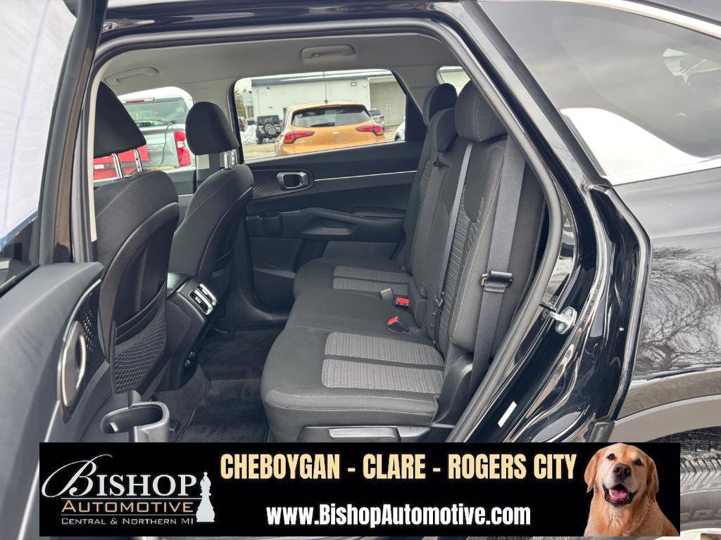 Used 2023 Kia Sorento LX image 29