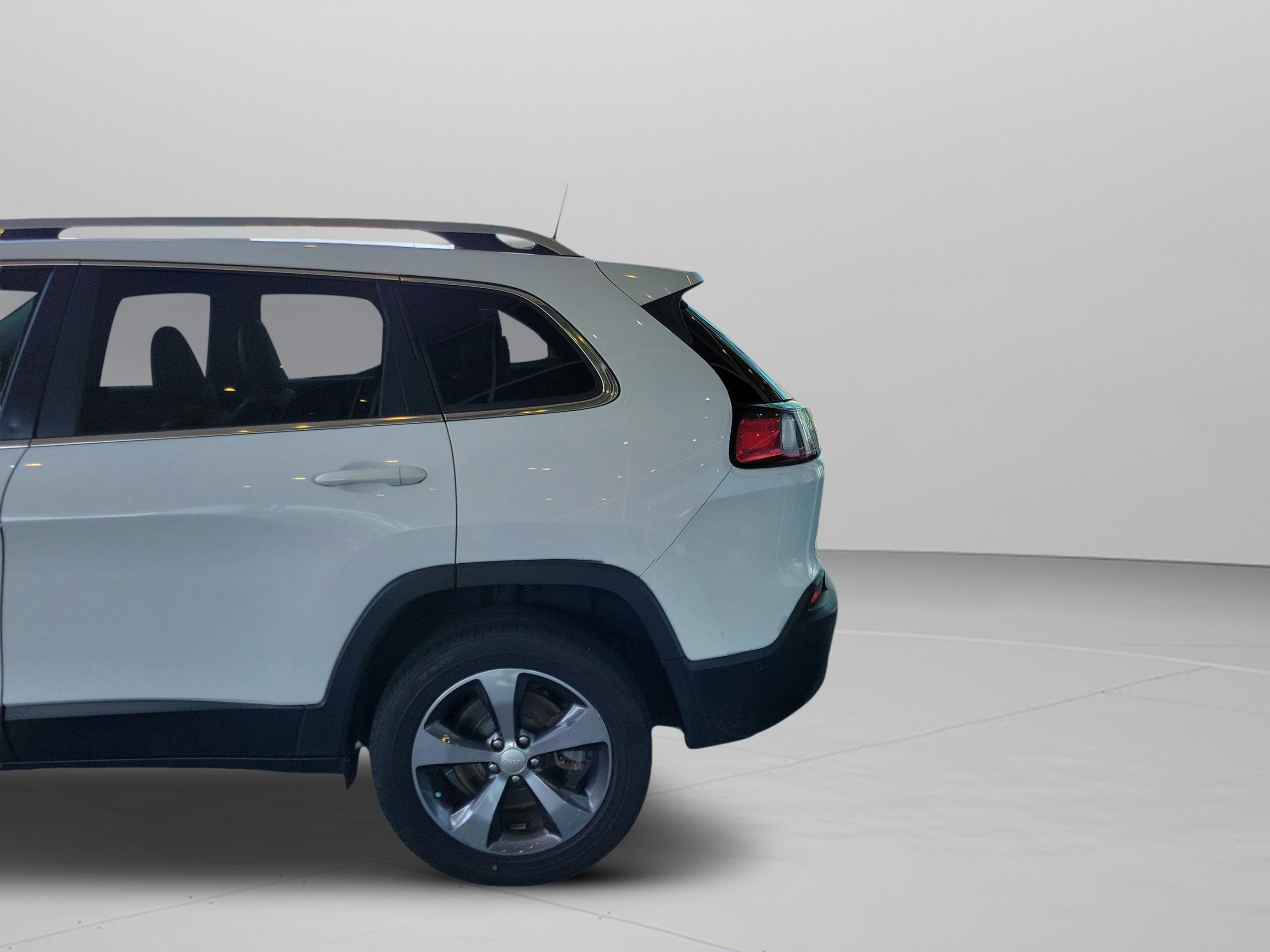 Used 2019 Jeep Cherokee Limited w/ Luxury Group image 7