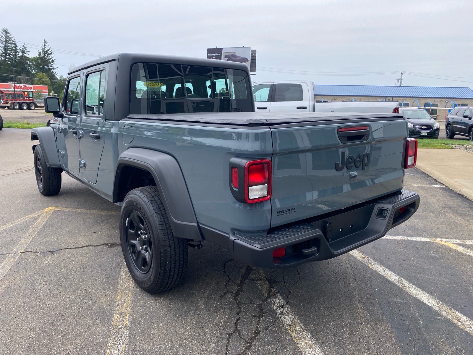 Used 2025 Jeep Gladiator Sport AWD/4WD image 3