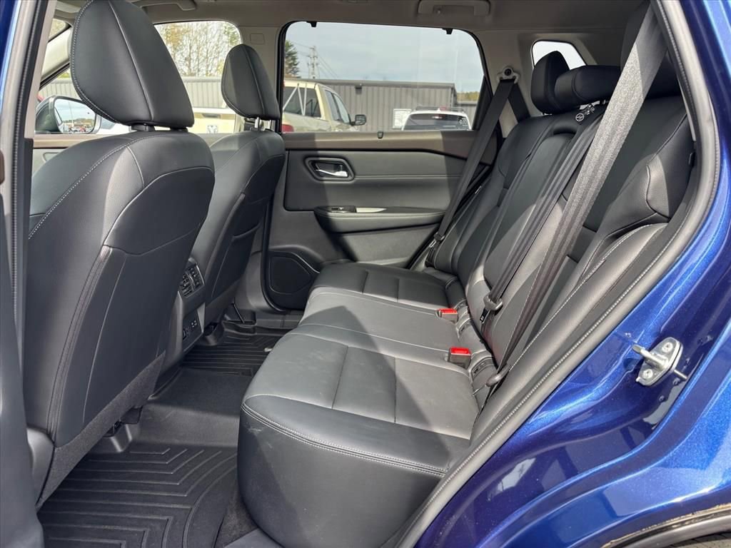 Used 2023 Nissan Rogue SL w/ SL Premium Package image 12