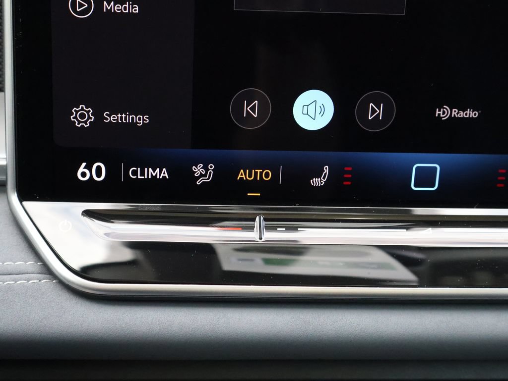 New 2026 Volkswagen Tiguan SE AWD/4WD image 25