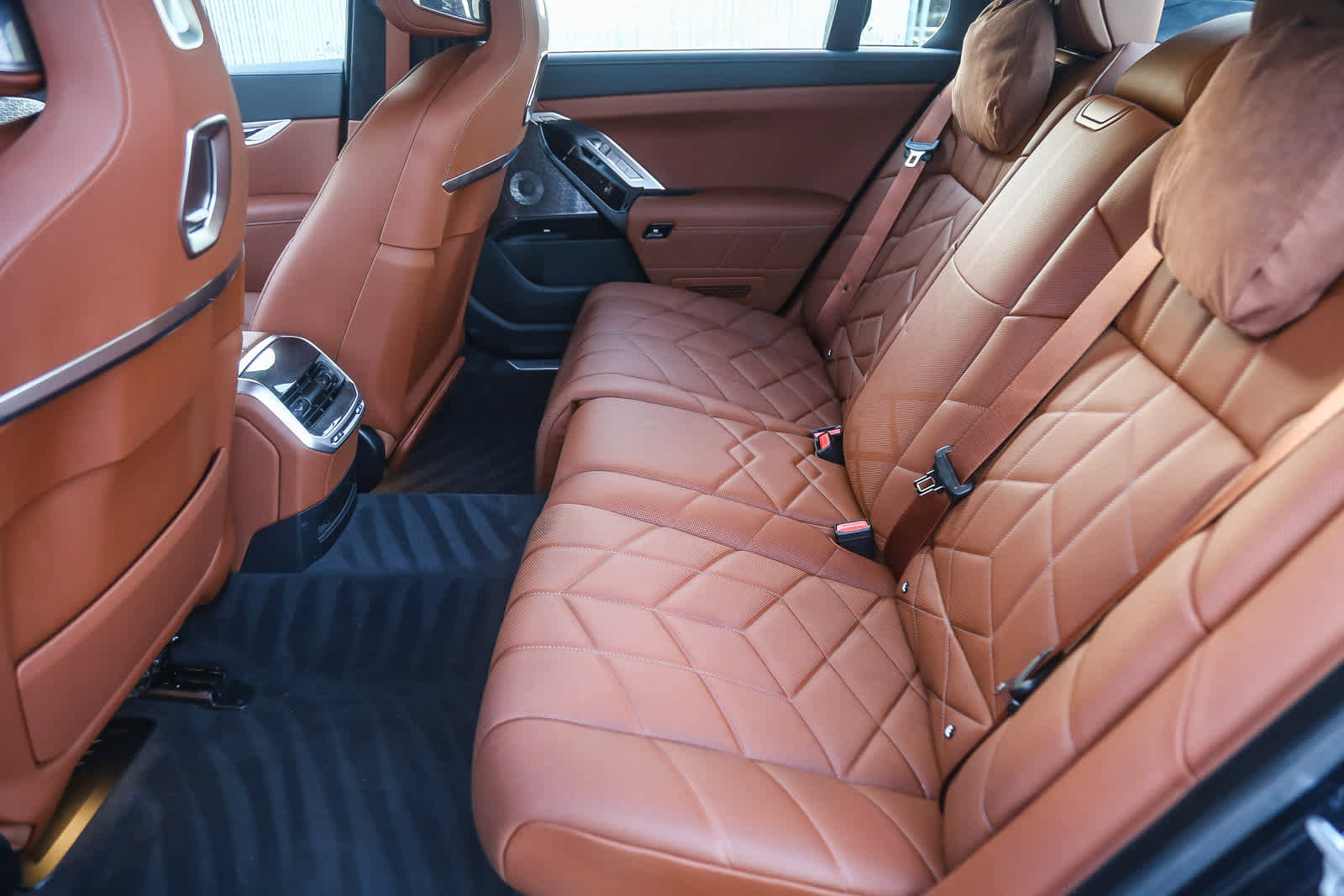 Used 2025 BMW i7 xDrive60 image 15