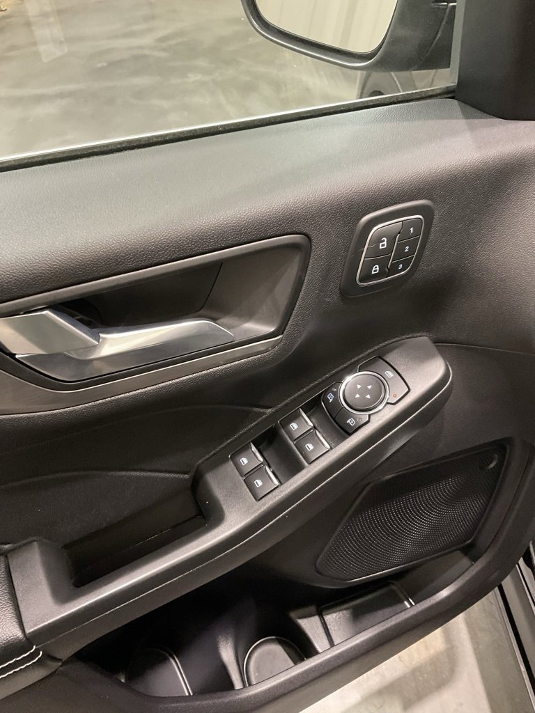 Used 2022 Ford Escape Titanium image 7