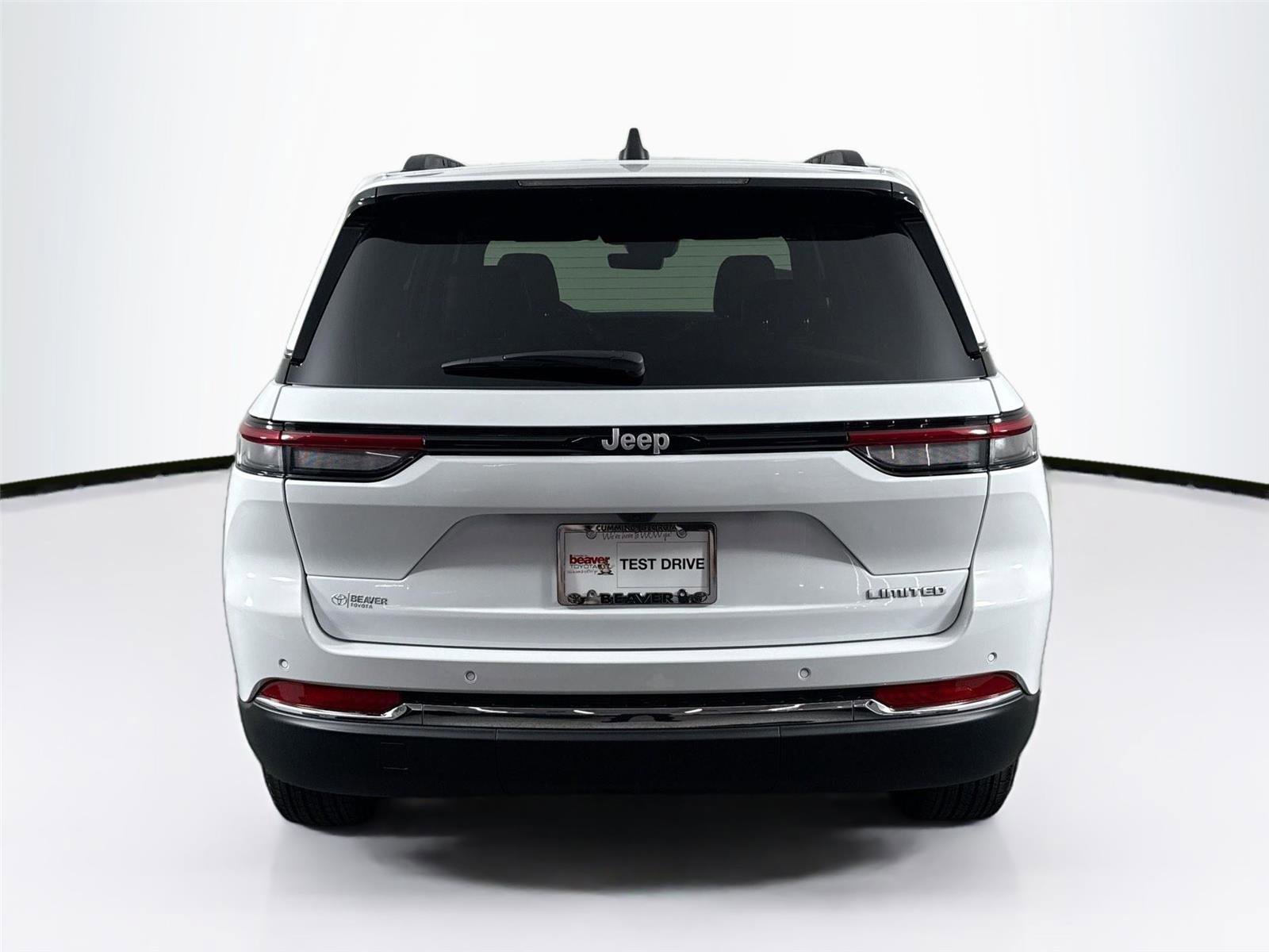 Used 2025 Jeep Grand Cherokee Limited RWD image 13