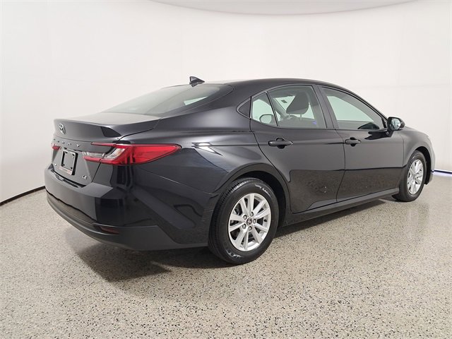 Used 2025 Toyota Camry LE image 5