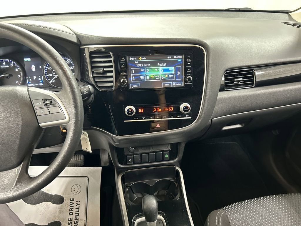 Used 2020 Mitsubishi Outlander ES AWD/4WD image 18