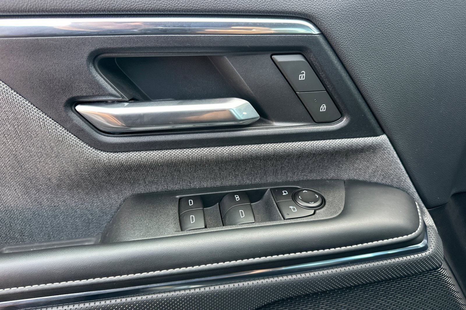 Used 2026 GMC Sierra EV Elevation image 12