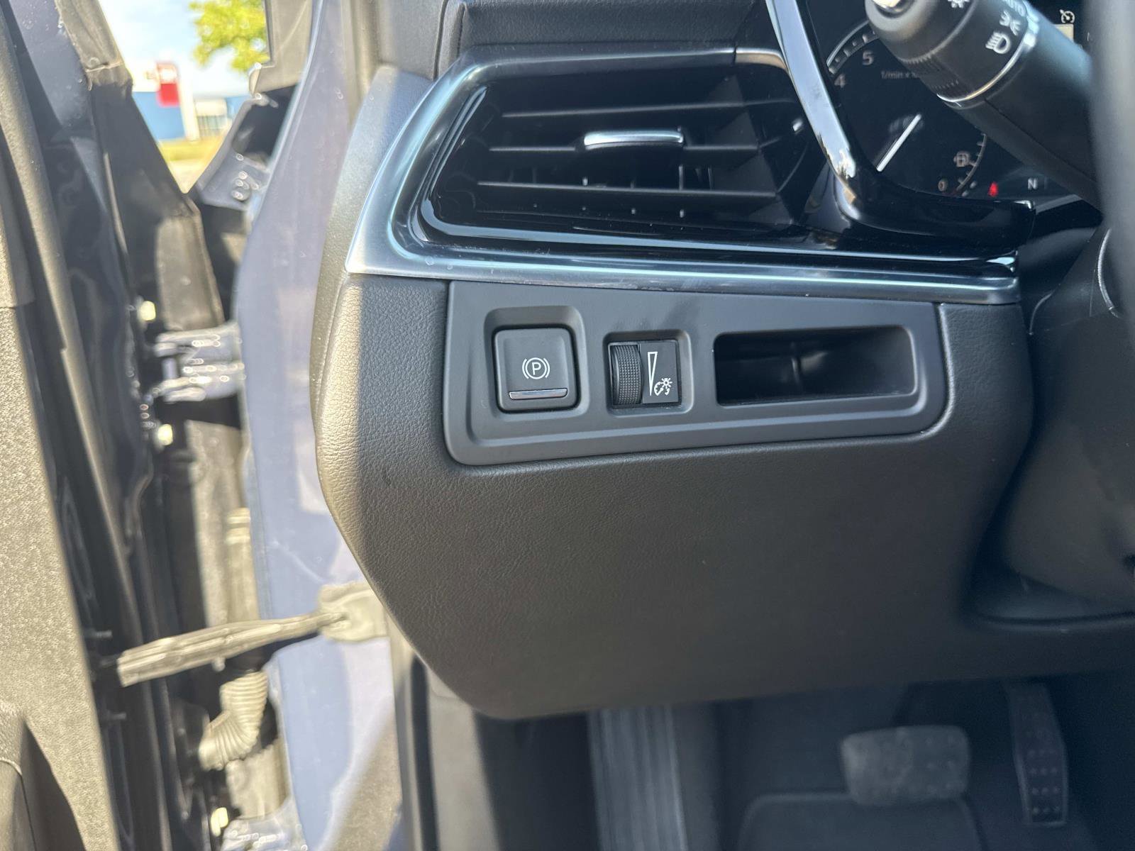 Used 2025 Cadillac XT6 Premium Luxury image 34