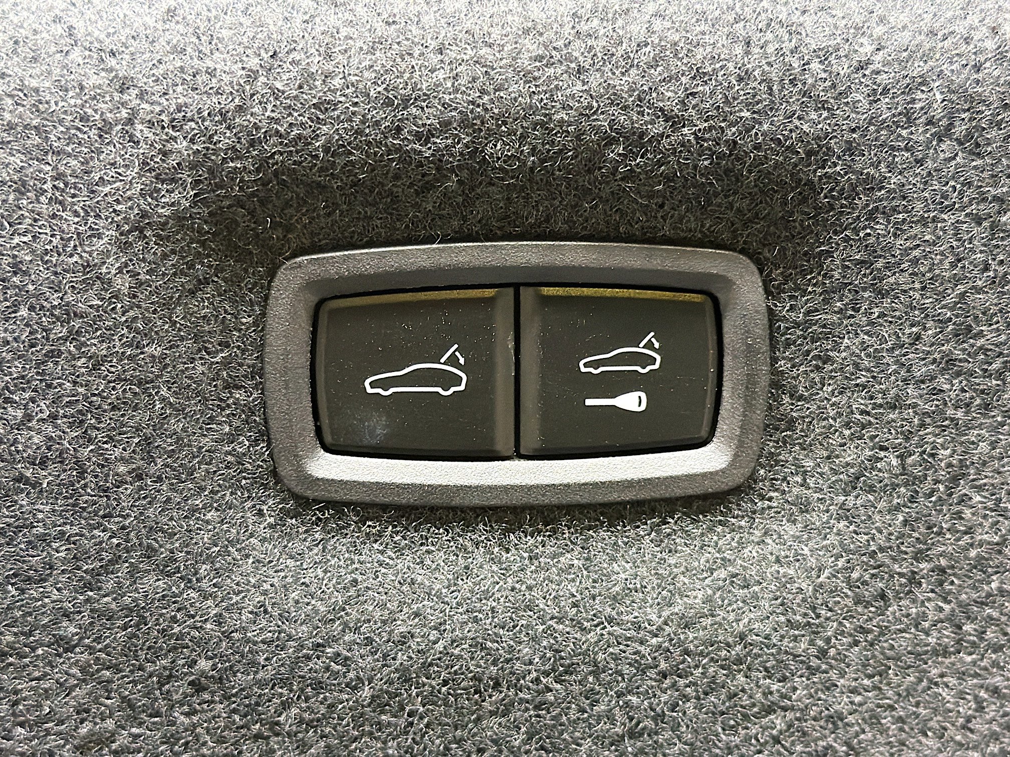 Certified 2025 Porsche Taycan image 14