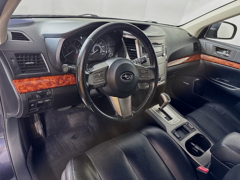 Used 2010 Subaru Outback 2.5i Limited AWD/4WD image 9