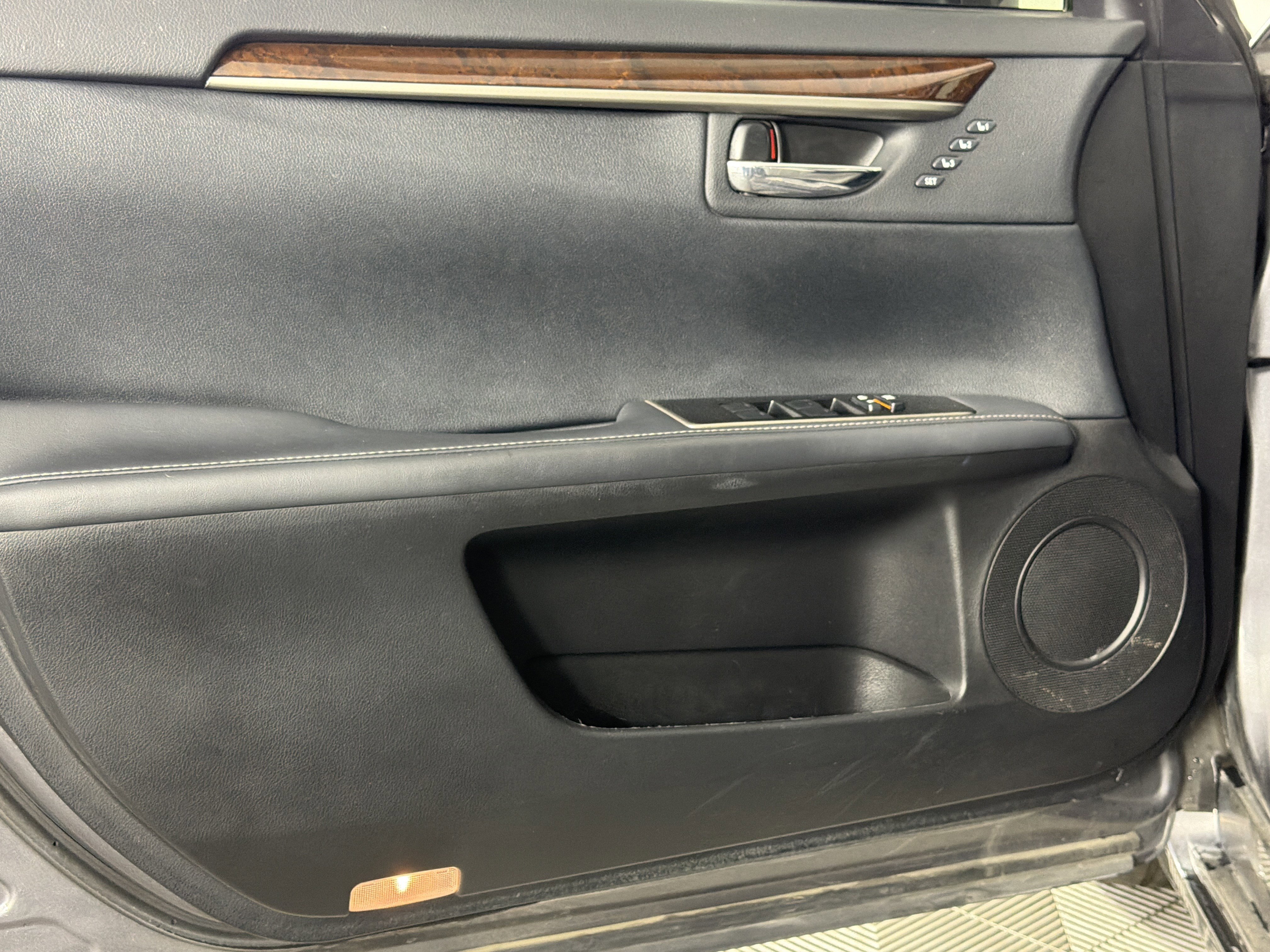 Used 2018 Lexus ES 350 w/ Luxury Package w/Wood Trim image 8