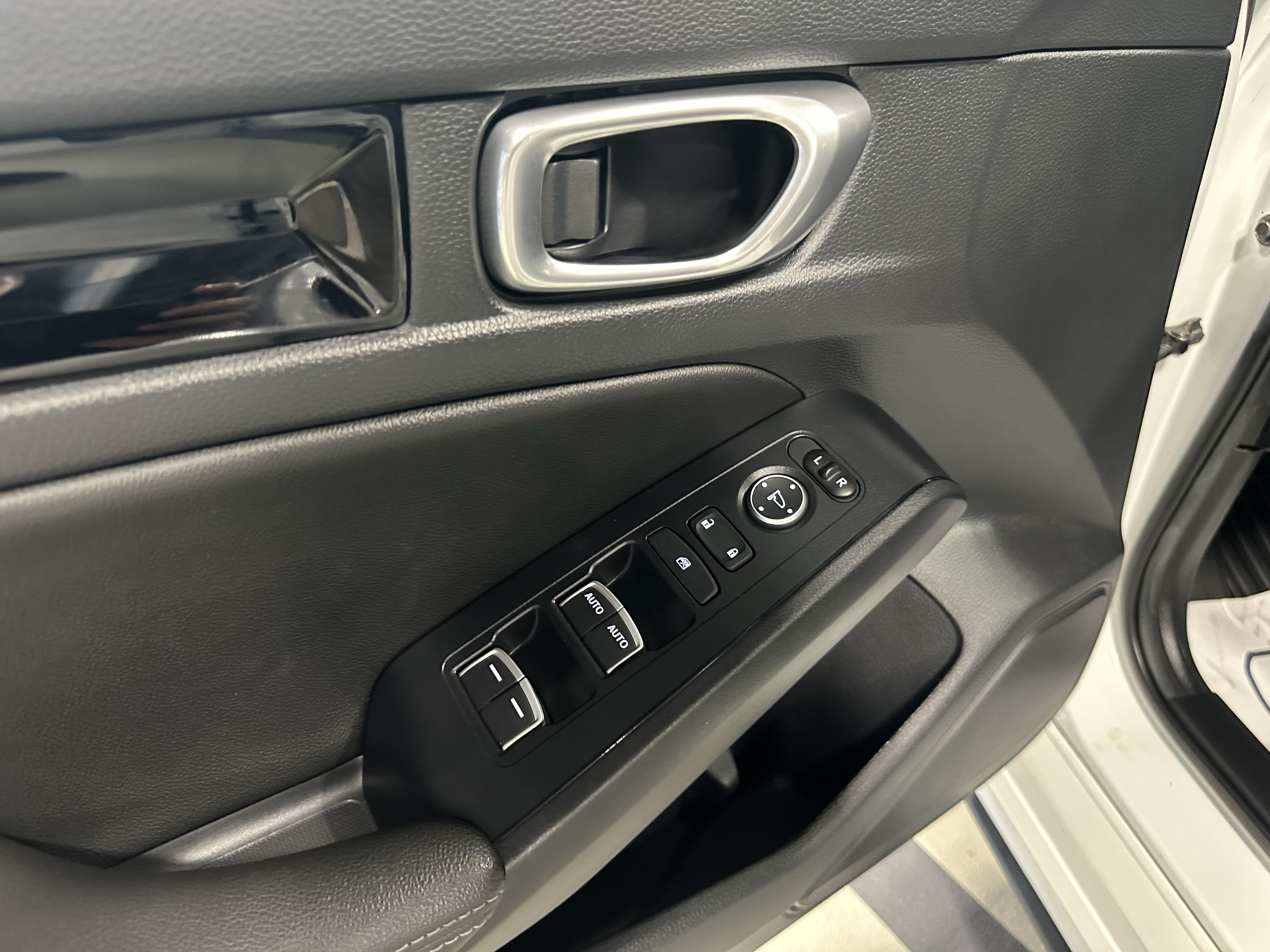Used 2023 Honda Civic EX-L image 19