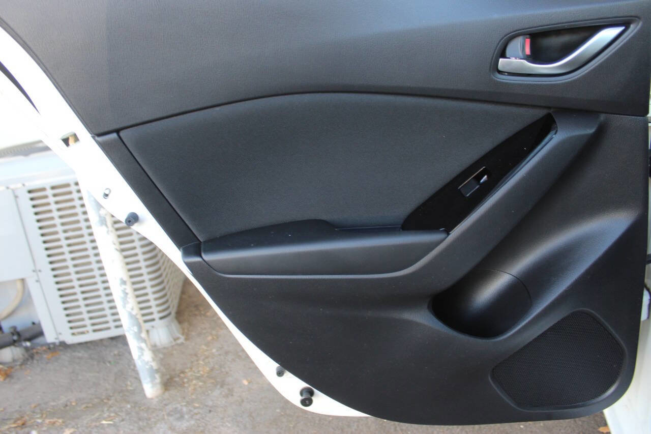 Used 2017 MAZDA MAZDA3 Sport w/ Preferred Equipment Package image 15