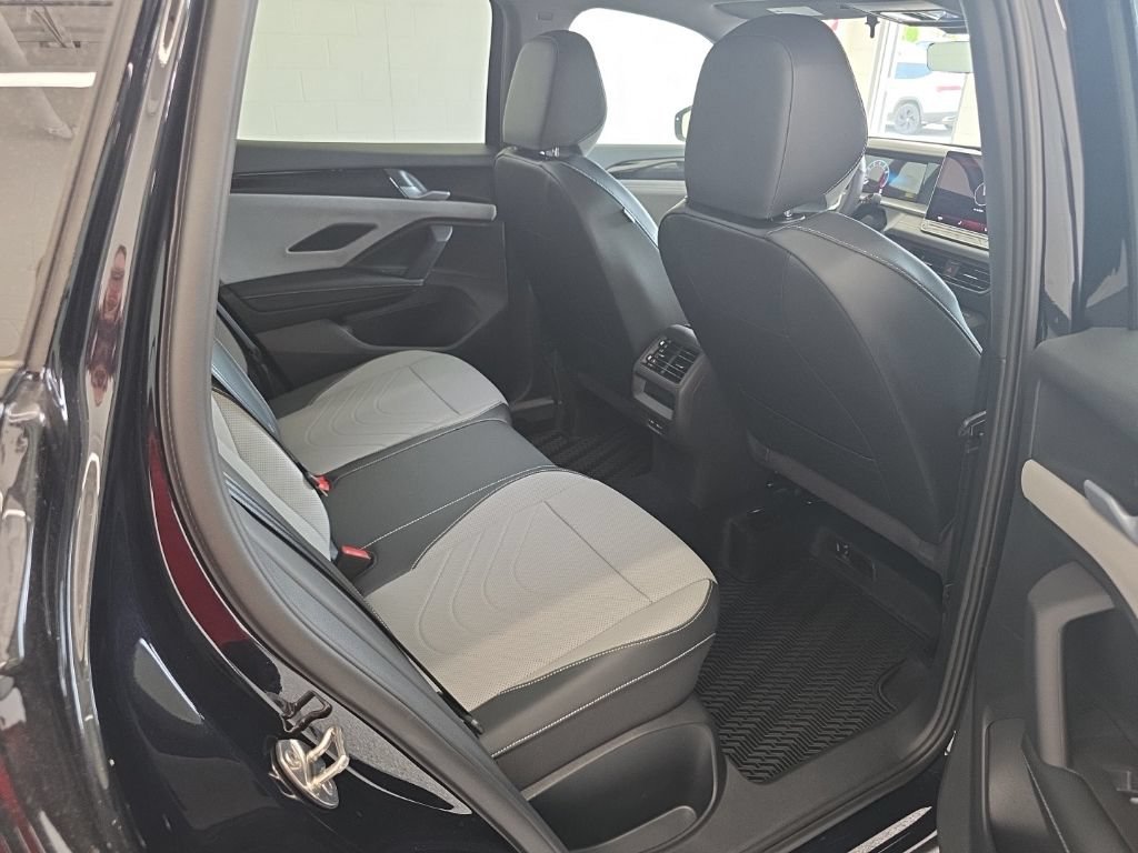 New 2026 Volkswagen Tiguan SE R-Line AWD/4WD image 12