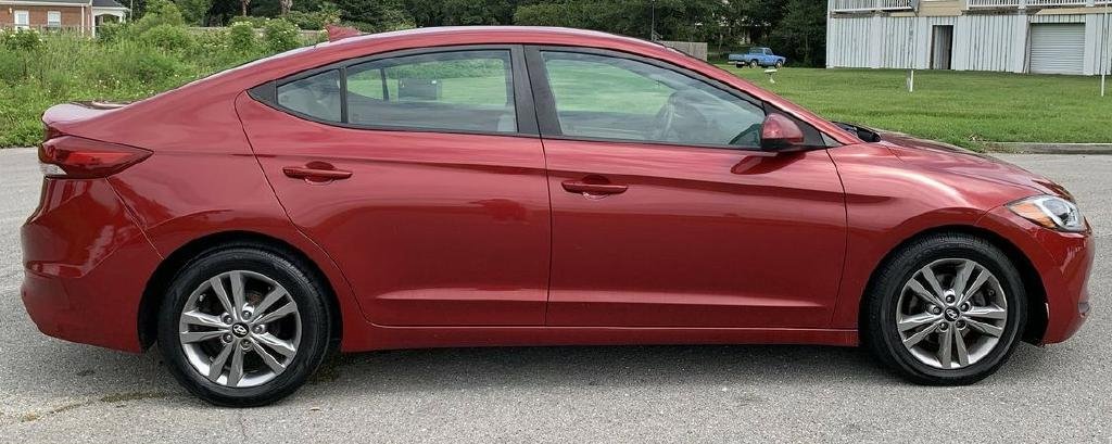 Used 2017 Hyundai Elantra SE image 9