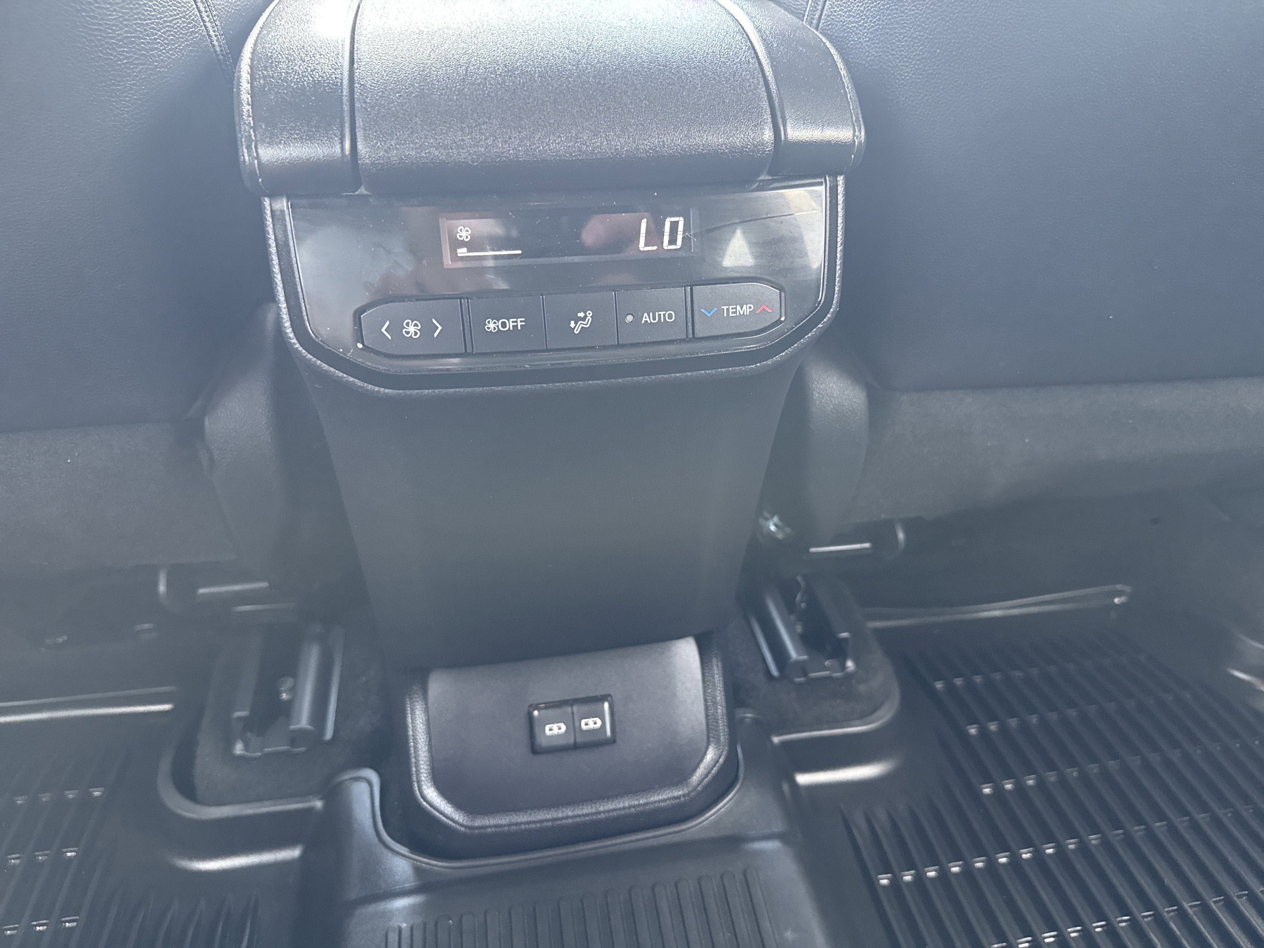 Used 2023 Toyota Highlander XSE AWD/4WD image 12