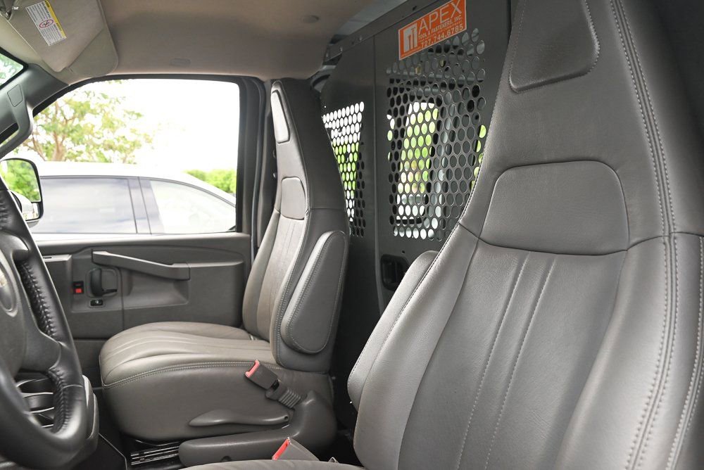 Used 2022 GMC Savana 3500 Extended w/ Driver Convenience Package image 13