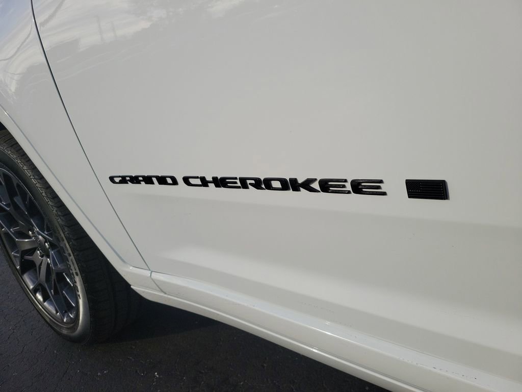 Used 2025 Jeep Grand Cherokee Summit w/ Obsidian Package image 6