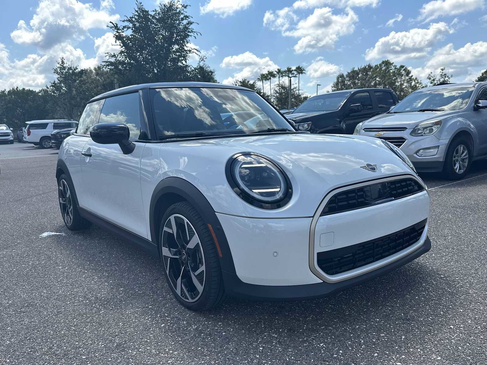 Used 2025 MINI Cooper 2-Door Hardtop image 8