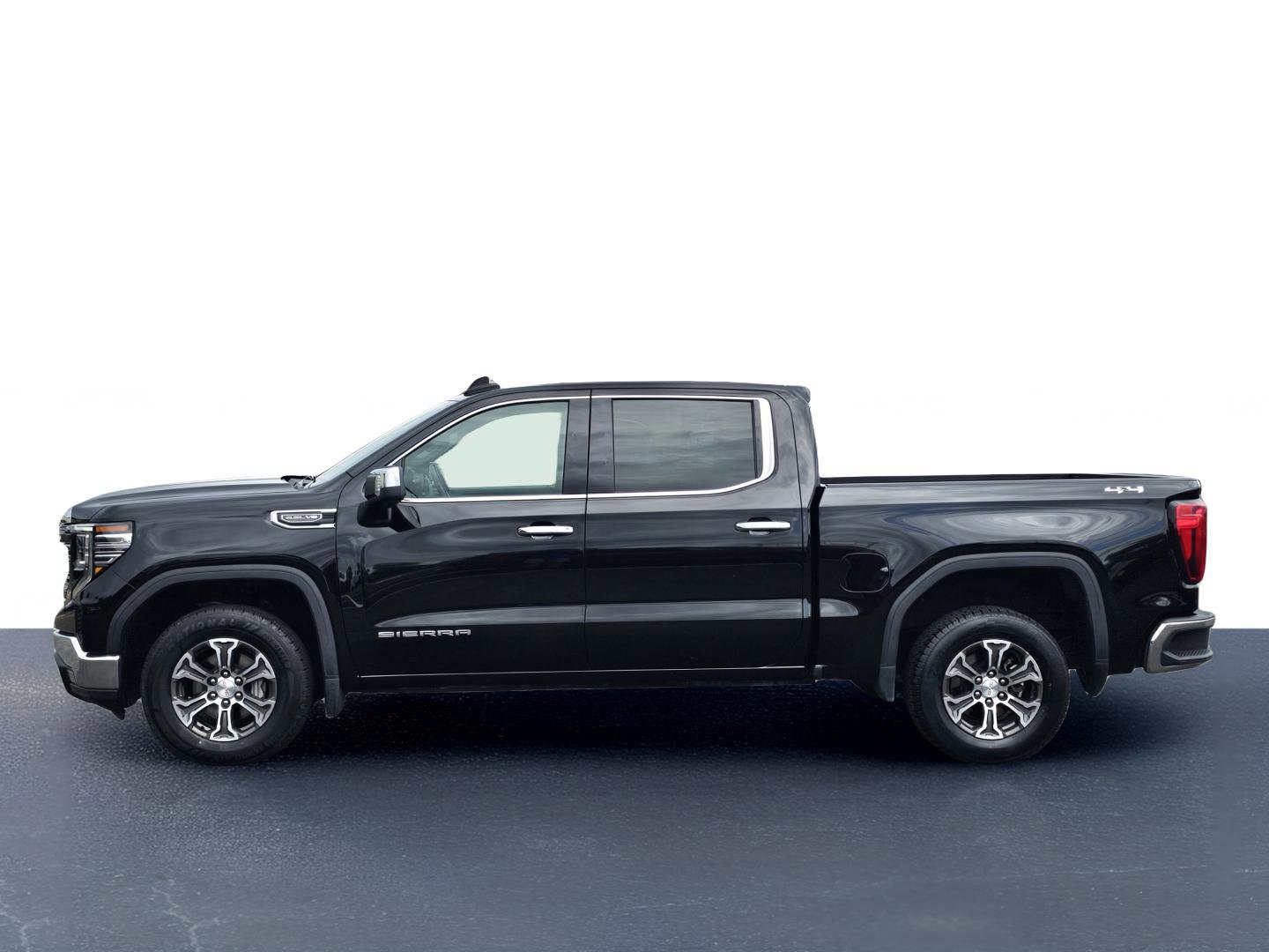 Used 2025 GMC Sierra 1500 SLT AWD/4WD image 14