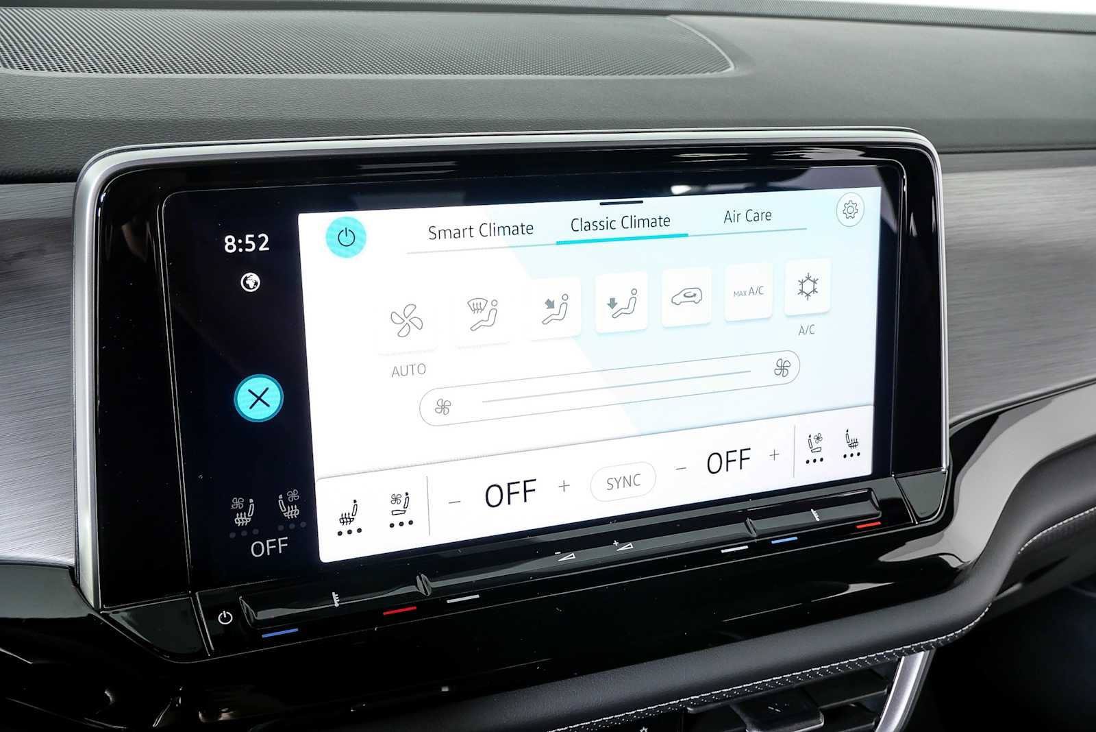 New 2026 Volkswagen Atlas Cross Sport SE FWD image 17