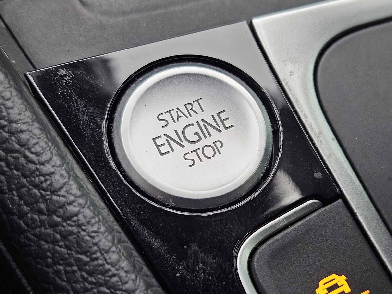 Used 2019 Volkswagen Golf R 4-Door image 21