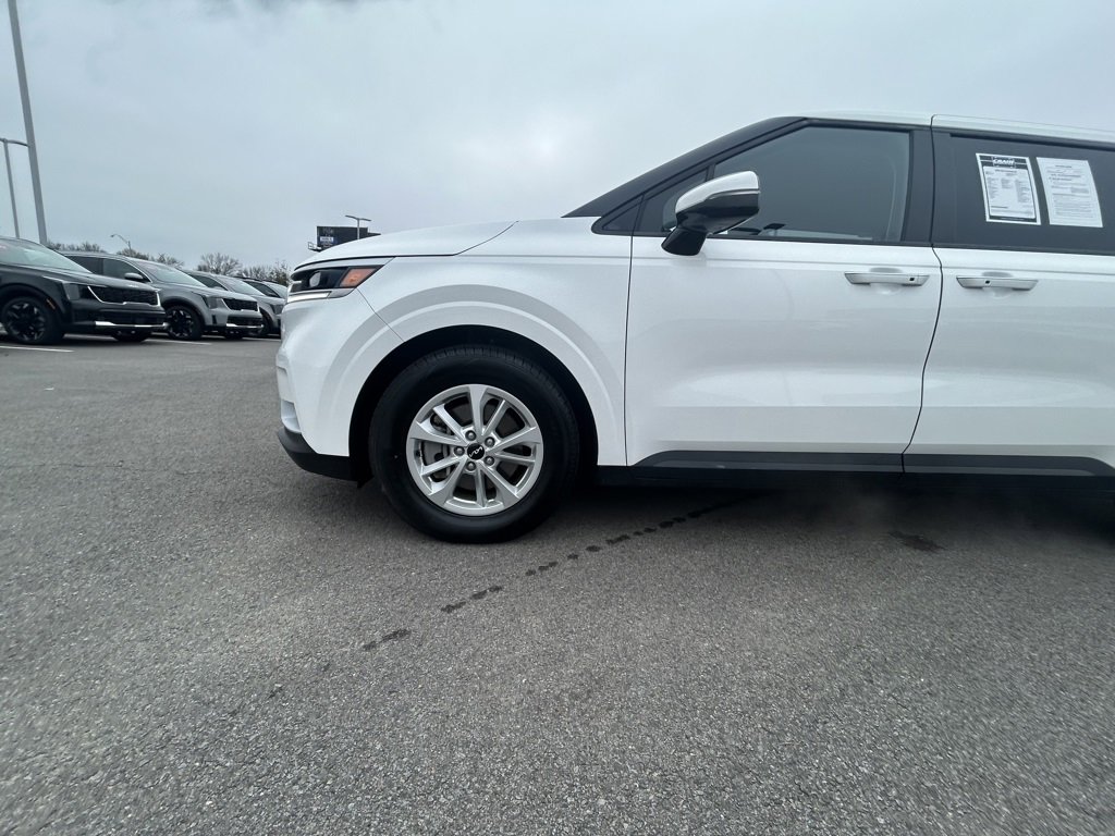 Certified 2023 Kia Carnival LX image 31