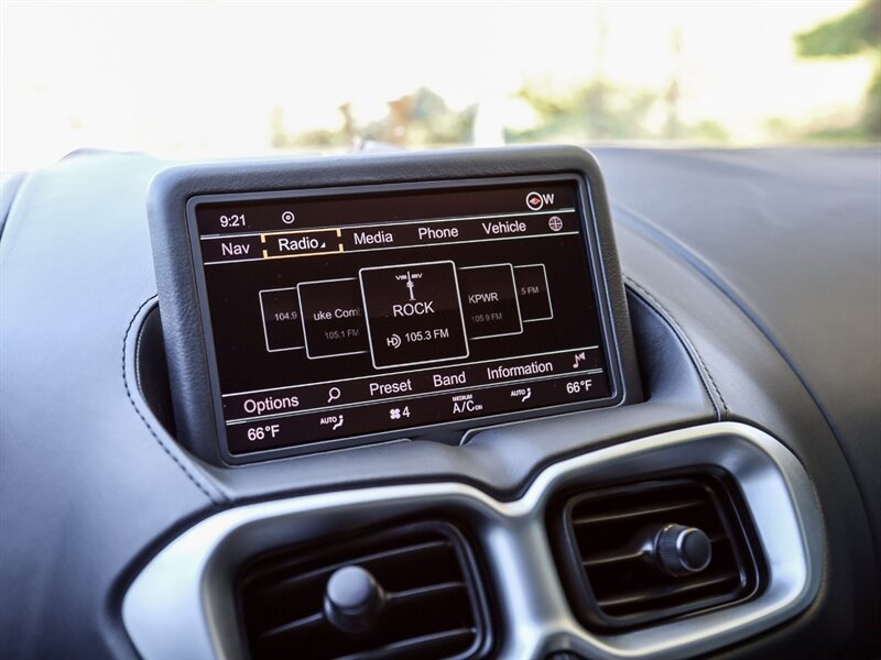 Used 2020 Aston Martin V8 Vantage Coupe RWD image 26