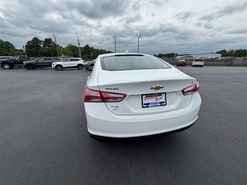 Used 2022 Chevrolet Malibu LT FWD image 5